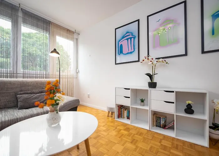 12 O'clock Apartment