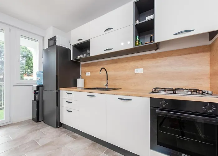 12 O'clock Apartment