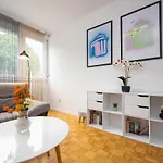 12 O'clock Apartment