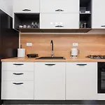 12 O'clock Apartment