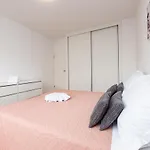 12 O'clock Apartment
