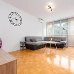 12 O'clock Apartment