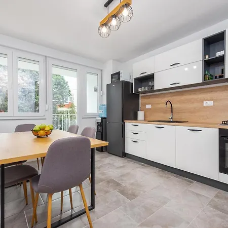 12 O'clock Lejlighed *