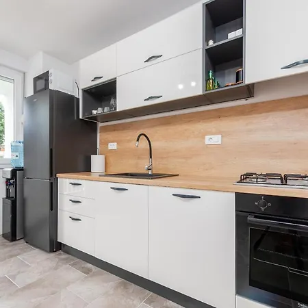 12 O'clock Lejlighed