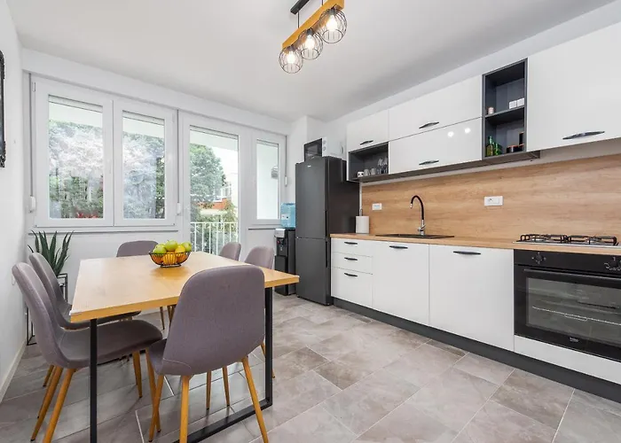 12 O'clock Lejlighed *