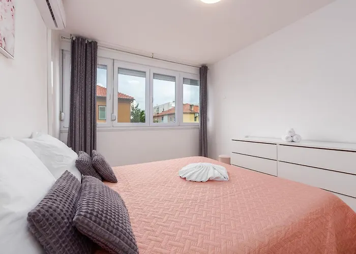 Apartment 12 O'clock *